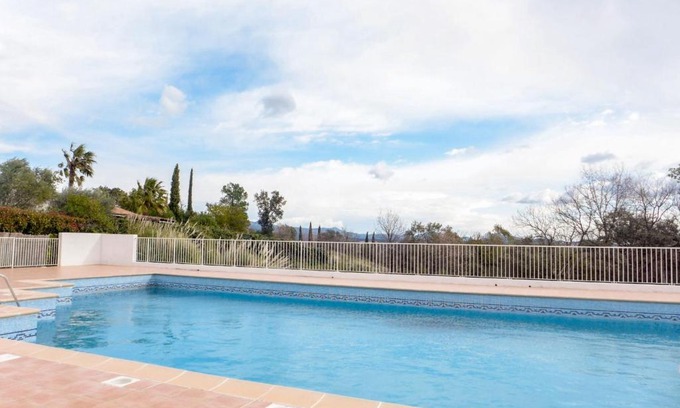 La Rouviere House | Holiday Home Green Village
