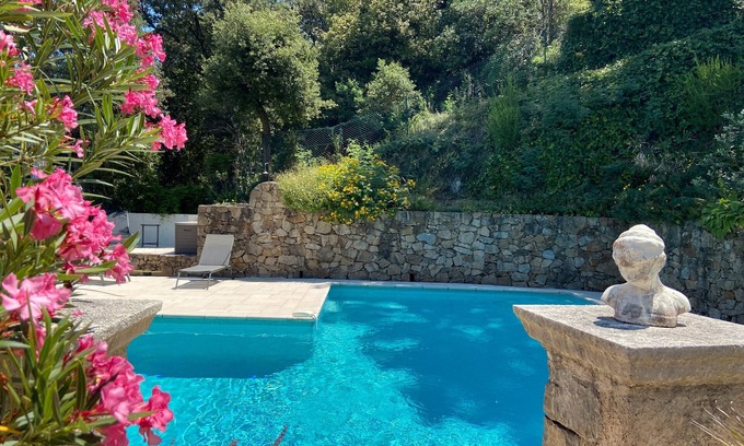 Tanneron House | Holiday Home 'Paisible Avec Piscine Privée' with Mountain View, Wi-Fi and Air Conditioning