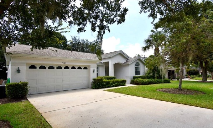 Greater Groves House | House ∙ 5 bedrooms ∙ 12 guests