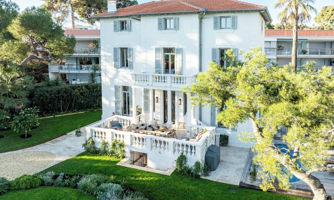 Cap-d'Antibes Villa | Iconic “Villa Illette” on the Cap d’Antibes, directly facing Plage du Ponteil