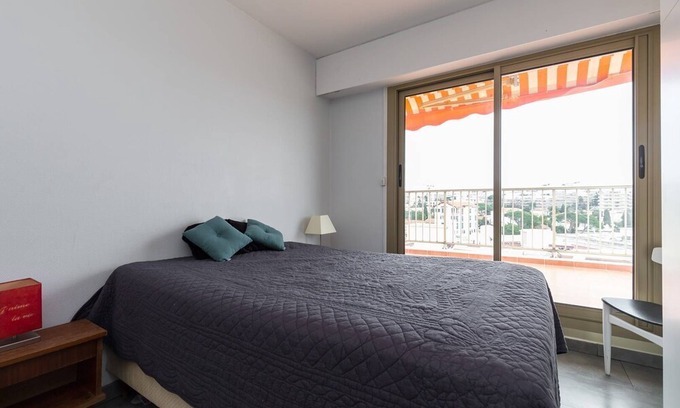 Juan-les-Pins Apartment | ILIADE - Spacious 3 rooms apartment top floor with large terrace and parking