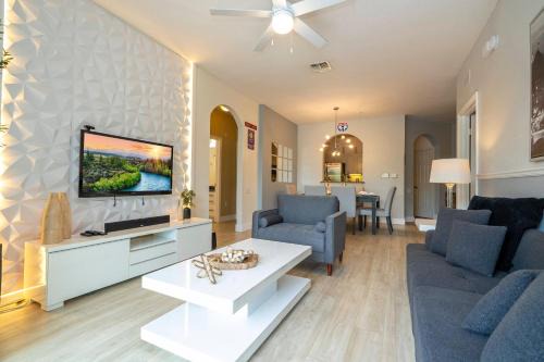 Windsor Hills Apartment | Incredible Condo - 2 Miles from Disney portal 201