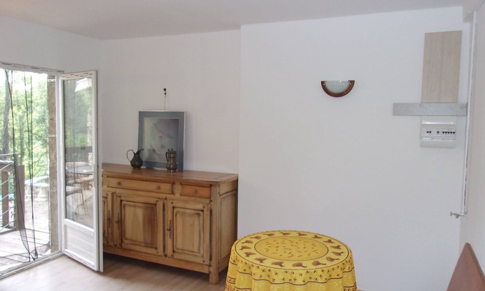 Bagnols-en-Foret Apartment | Independent Studio for 2/3 people in Bagnols en Forêt