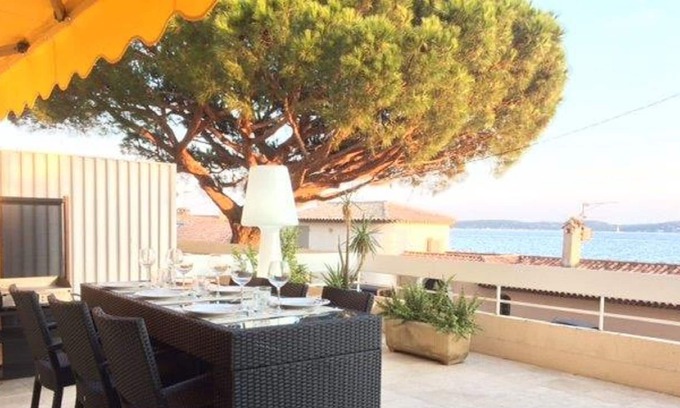 Sainte-Maxime City Centre Apartment | Individual rents Apartment refurbished in 2017, facing the sea, terrace