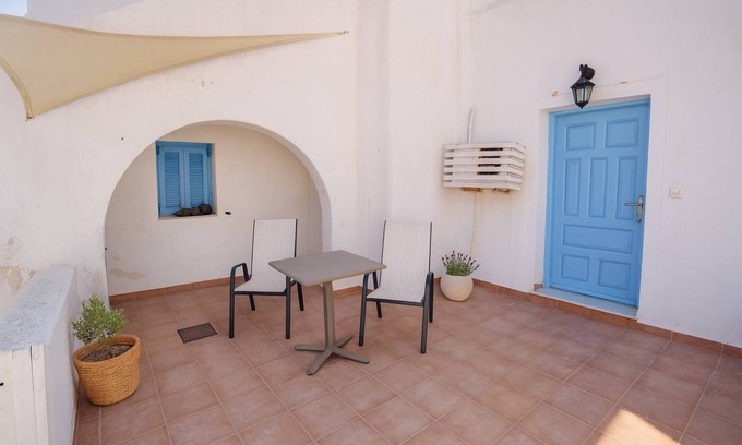 Kamari Apartment | Kamari Sunset Getaway Santorini Cozy Nest
