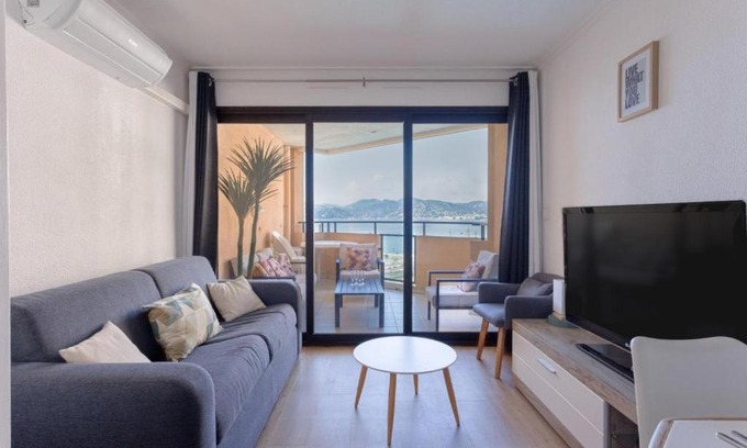 Cannes La Bocca Apartment | L'AZUR avec terrasse vue mer, piscine accessible et près des plages