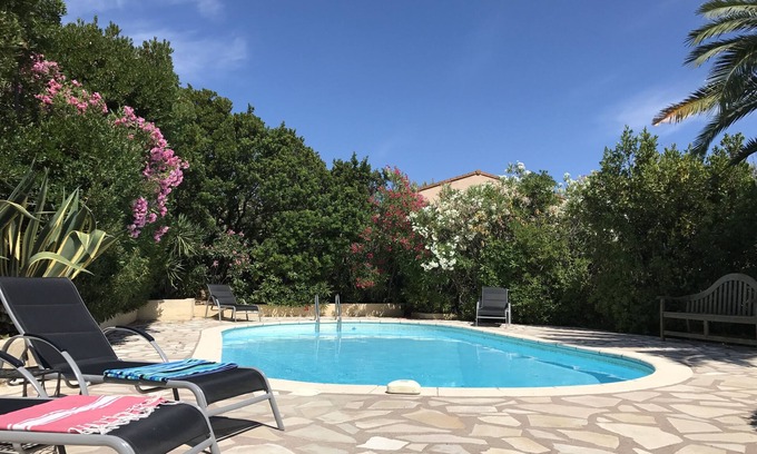 La Croix-Valmer Villa | La Croix-valmer: Calm and Relaxation in Lush Greenery, sea View