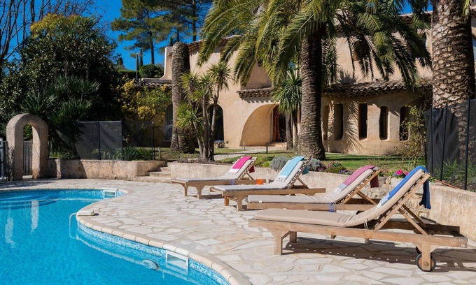 Chateauneuf-Grasse Villa | La Pervenche - Five Bedroom Villa, Sleeps 10