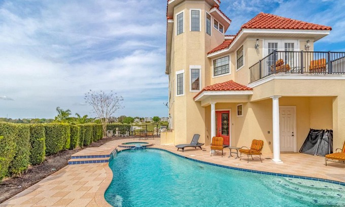 Reunion House | Lake View Mansion