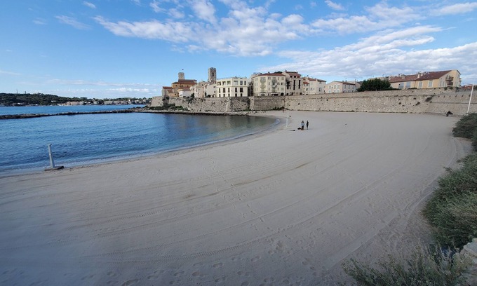 Antibes Old Town Apartment | Large 2 BR Chic & Authentic 1 yard From The Beach