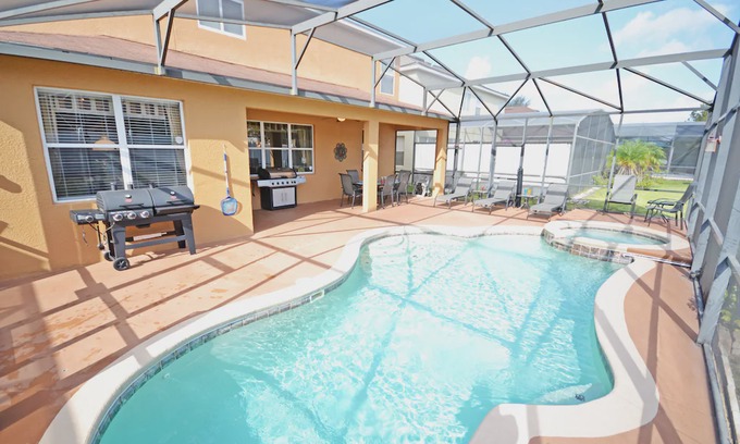 Bella Toscana Villa | Large 5 Bedroom Pool Home - Bella Toscana