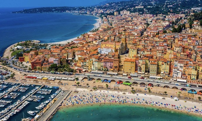 Menton Apartment | - Large new 2-room apartment in town center with 5 beds and closed garage