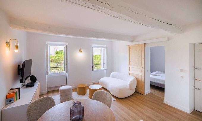 Tourrettes-sur-Loup Apartment | Le Bonheur au Soleil – Heart of Tourrettes-sur-Loup