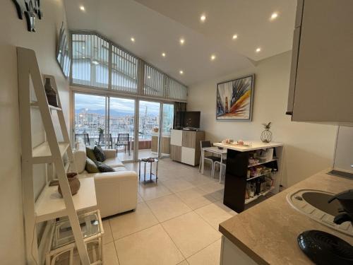 Frejus Port Apartment | Le Must Cap Hermes, incroyable vue sur port, t2-