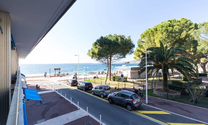 Juan-les-Pins Apartment | LES RIVES D'OR - 3 rooms - Sea view- Garage - Aircondionning