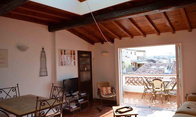 Antibes City Centre Apartment | Located in old Antibes, 2 steps from shops, sleeps 2 to 3