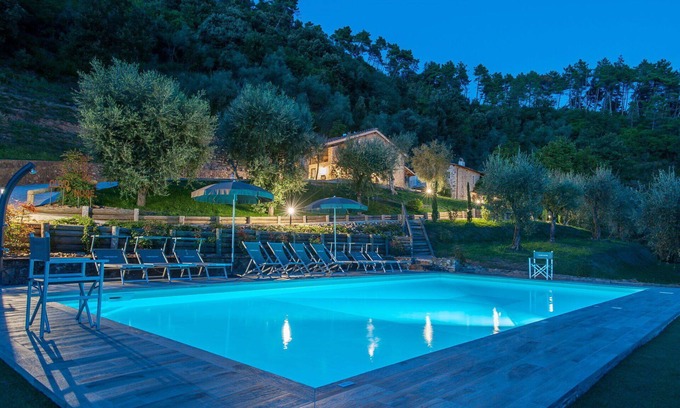 Pescaglia Villa | Lovely apartment in villa for 6 guests with WIFI, A/C, pool, TV, terrace and pets allowed