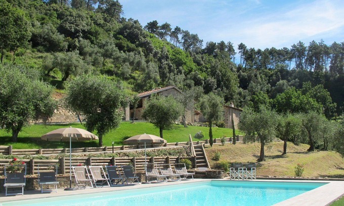 San Martino in Freddana Villa | Lovely apartment in villa for 12 guests with A/C, WIFI, private pool, TV, terrace and pets allowed