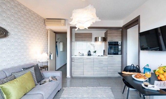 Juan-les-Pins Apartment | Lovely Terrace 5B - One Bedroom Apartment, Sleeps 4