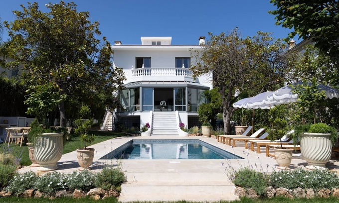 California - Pezou Villa | Luxurious 6-bedroom seafront villa with swimming pool near Cannes