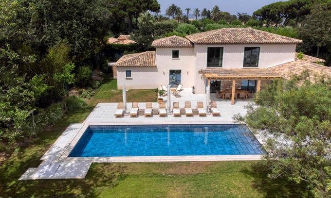Saint-Tropez Villa | Luxurious Villa facing the Baie des Canebiers