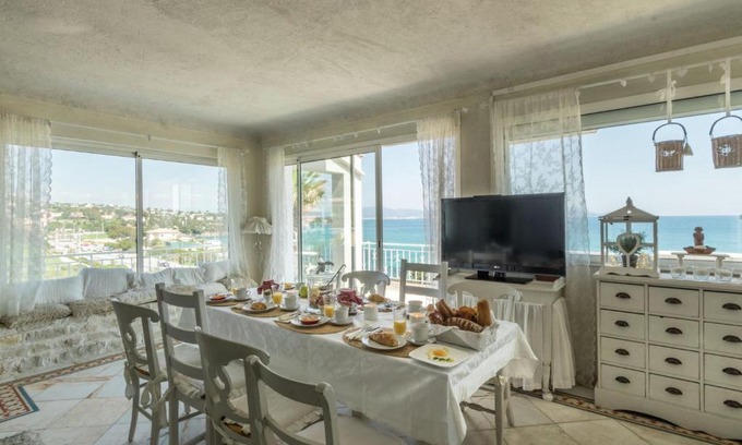 Les Issambres Villa | Luxurious Villa in Les Issambres with Jacuzzi