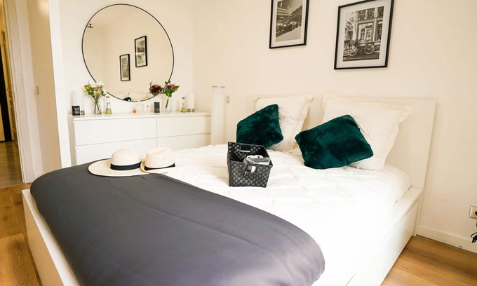 Cap d'Ail Apartment | Luxury Monaco 2BD Suite +1st Class Car incl. Free Grand Prix Event Ticket