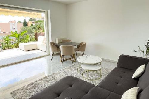 Villefranche-sur-Mer Apartment | Luxury one bedroom apt with Pool and sea view