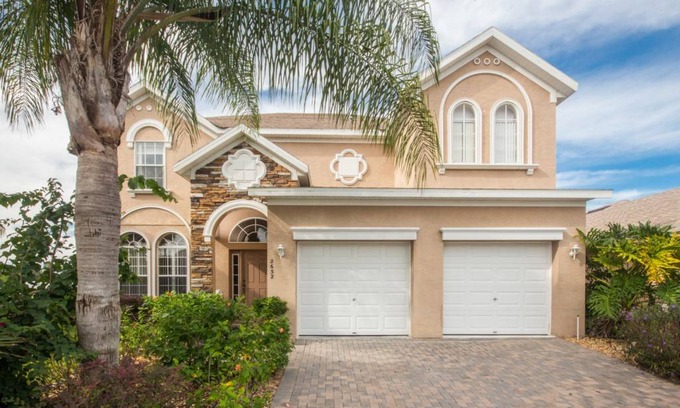 Davenport House | Magical Sand Hill Villa**