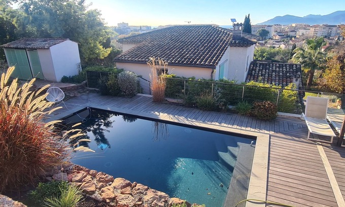 Cannes La Bocca Villa | Maison Avec Terrasse et Piscine à Deux pas de la mer
