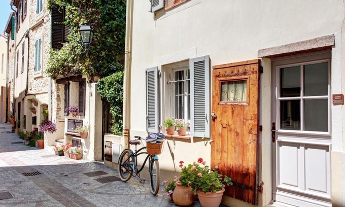 Antibes Old Town House | Maison du Bateau by Antibes-Rental