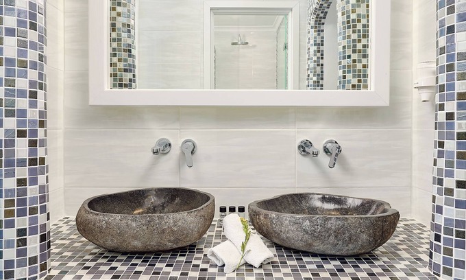 Imerovigli Hotel | Merovigliosso Deluxe Apartment Spa bath and Sunset view