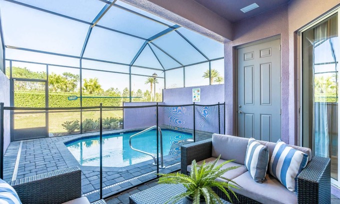 Davenport House | Minutes to Disney! Private Heated Pool | Themed Rooms | End-Unit Townhome in Festival Resort
