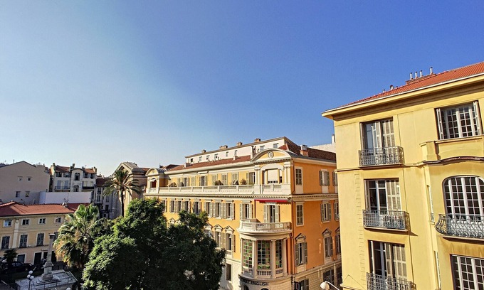 Carre d'Or Apartment | N&J - COTE PIETONNE - Central - Very close sea