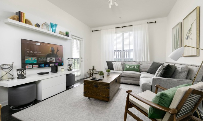 Williamsburg Apartment | New Lakefront - 3 Bedroom/2 Bath - International Dr, Convention Center-Caribbean