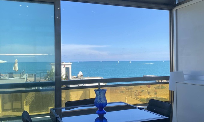 Villeneuve Loubet Beach Apartment | Ocean front view in fully renovated studio