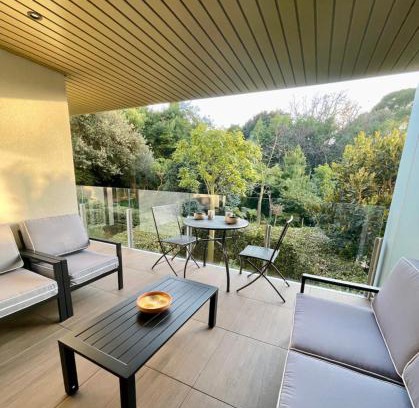 Prado - Republique House | Oxford 1 bedroom apartment in a brand new building with a pool