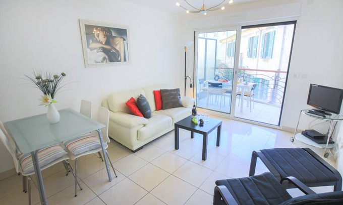 Jean-Medecin Apartment | PALAIS LIBERTE II, Apartment with terrace, near the city center by RIVIERA HOLIDAY HOMES