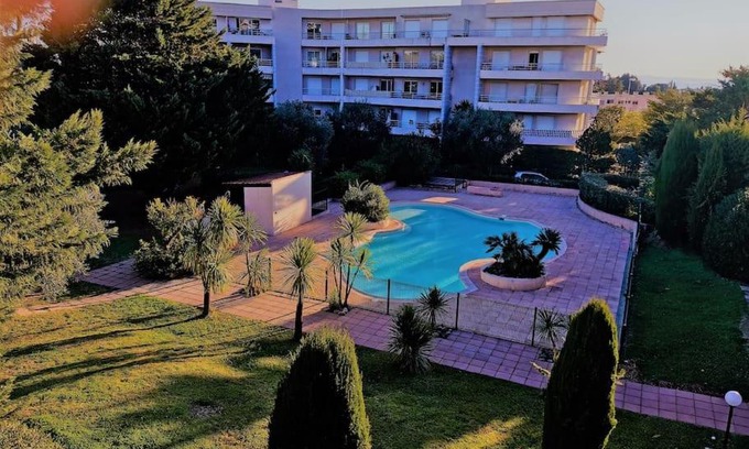 Saint-Laurent-du-Var Apartment | PARC DES ROSES SUPERBE APPARTEMENT AVEC PISCINE