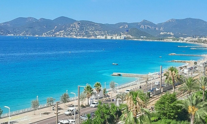 La Bocca Apartment | Plages du Midi, Duplex top floor air-conditioned, 2piscines~Parking gratis