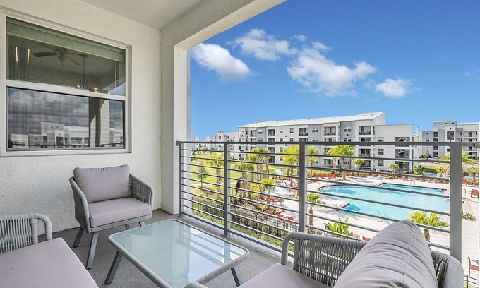 Kissimmee Condo | Pool view * Themed bedrooms * FREE Waterpark!