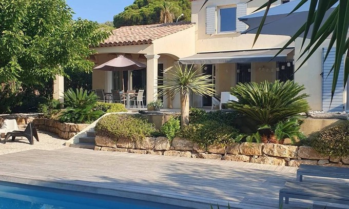 Plage de la Garonnette House | Pool villa for 8 people Domaine du Saut du Loup