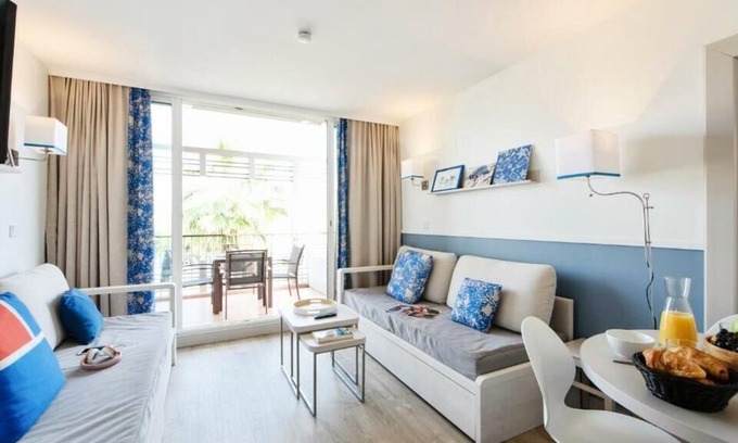 Antibes City Centre Apartment | Résidence Pierre & Vacances Premium Port-Prestige **** - Apartment for 4 people - 1 bedroom - Whirlpool bath - Spacious terrace - Air-conditioned - Harbour view