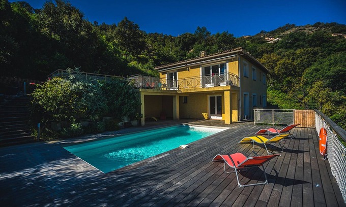 Cavalaire-sur-Mer Villa | RECENT STANDING VILLA 190 M2 NEW POOL, WIFI, NOT OVERLOOKED, 10 PEOPLE