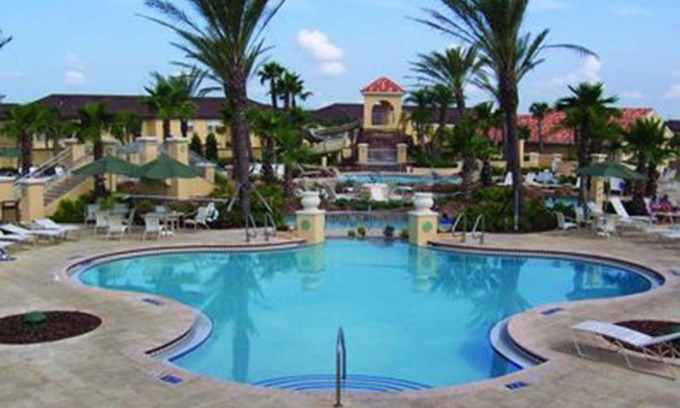 Regal Palms House | Regal Retreat