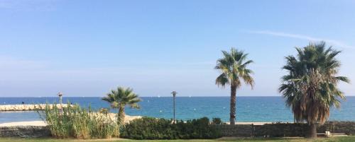 Villeneuve Loubet Beach Apartment | Residence Acapulco