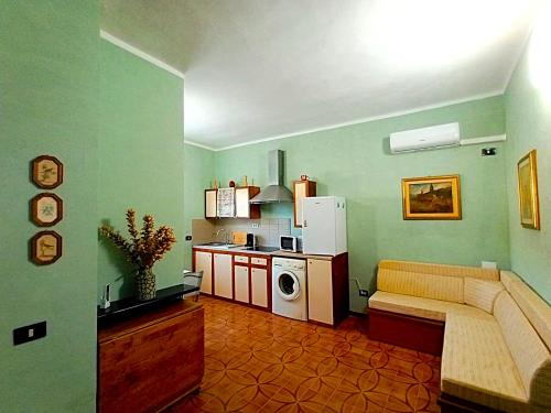 Livorno Apartment | Rombolino Guesthouse -Free Parking - Vicino al Modigliani Forum