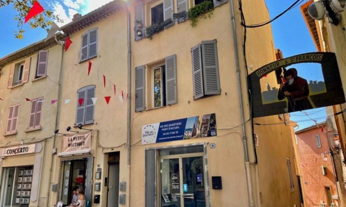 Frejus City Centre Apartment | Rooftop 2 bed apartment with Sea View