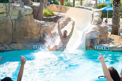 Reunion Apartment | RR7909PG - 8 guests - 5 miles from Disney