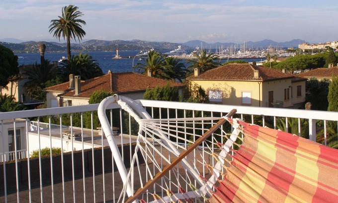 Saint-Tropez Apartment | Saint-Tropez Apartment new- 6 Pers-large terrace-Pk-pool-beach 50 m center 70